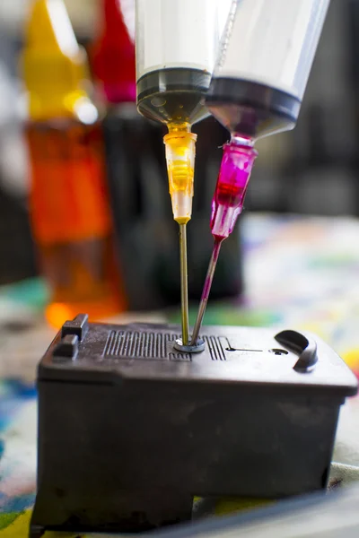 프린터 잉크 리필 주사기 장비입니다. 잉크 얼룩 직물