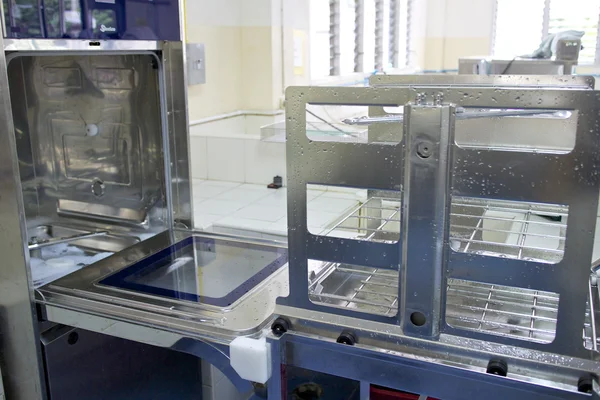 Больничные стиральные машины для медицинских инструментов — стоковое фото