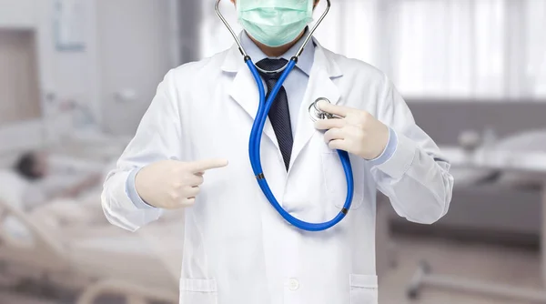 Doktor Kendini Hastanede Muayene Ediyor Sağlık Kontrolü Konsepti — Stok fotoğraf