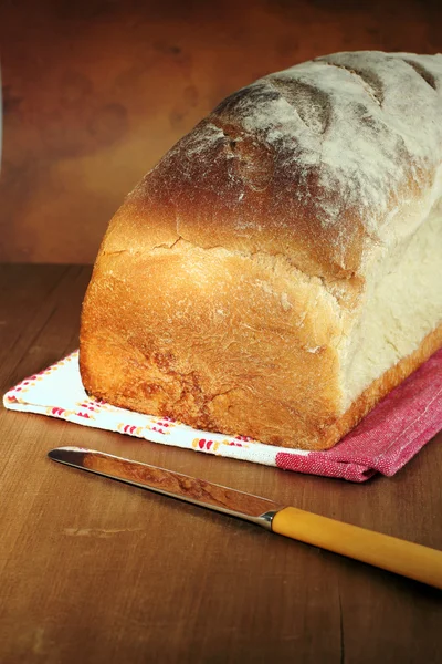 Geleneksel tarzda beyaz ekmek — Stok fotoğraf