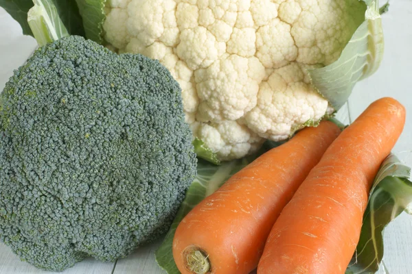 Karnabahar ve brokoli, havuç — Stok fotoğraf