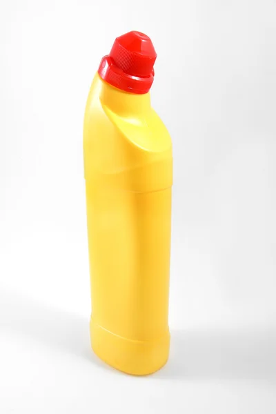 Bouteille d'eau de Javel plastique jaune — Photo