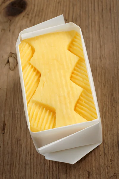 Frische, handgeschöpfte Butter — Stockfoto