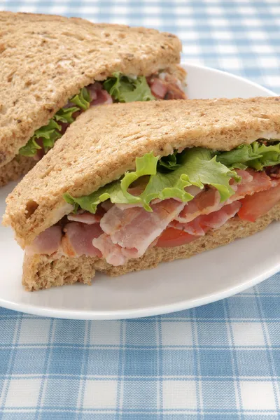 Bacon sallad och tomat smörgås — Stockfoto
