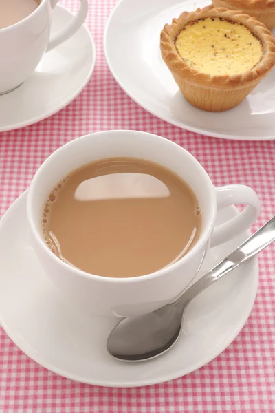 Tea with milk — Stock Photo, Image