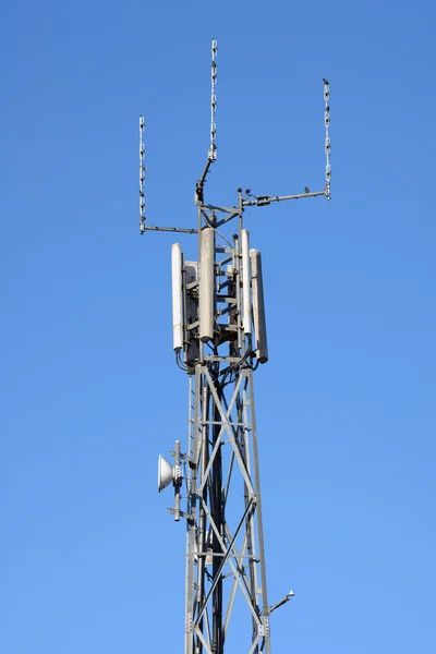 Telecommunications repeater tower — Stock Photo, Image