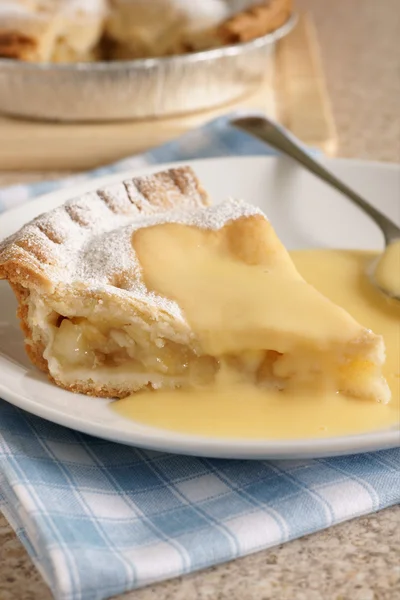 Tarta de manzana y natillas — Foto de Stock