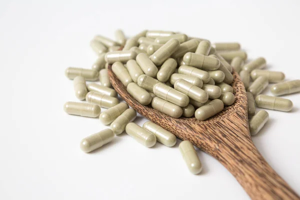 Nombreuses Capsules Pilule Dans Une Cuillère Bois Sur Fond Blanc Photo De Stock