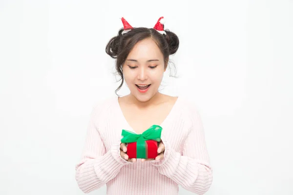 Hermosa Mujer Asiática Con Pequeño Sombrero Santa Claus Suéter Rosa —  Fotos de Stock