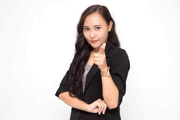 Gyönyörű Ázsiai Üzletasszony Fekete Öltönyt Visel Ujjal Mutogatva Kamera Bemutató — Stock Fotó