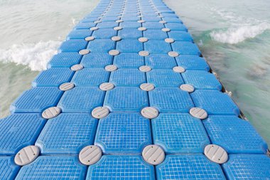 Plastik duba denize girmek için kullanılır..