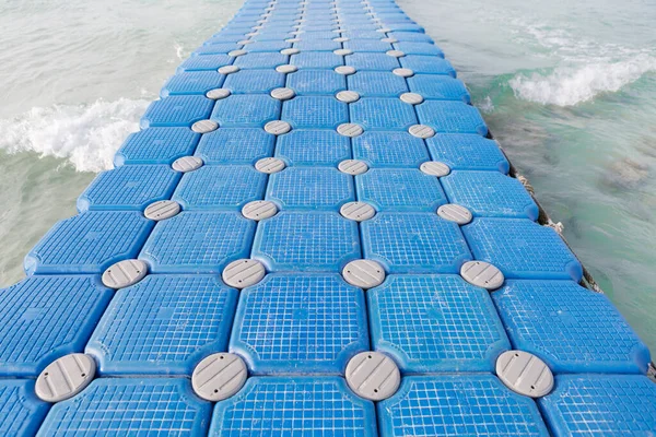 Plastik duba denize girmek için kullanılır..