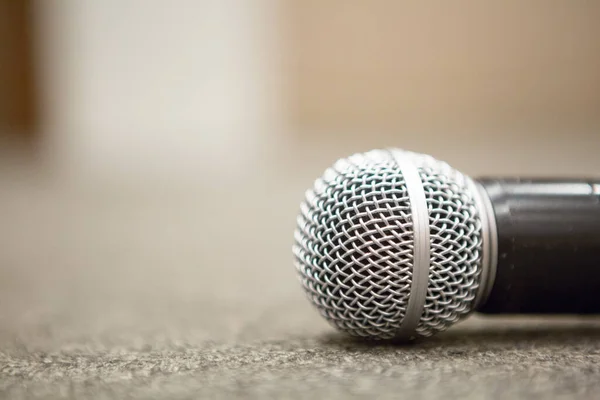 Selective Focus Microphone Stage Floor Background — Φωτογραφία Αρχείου