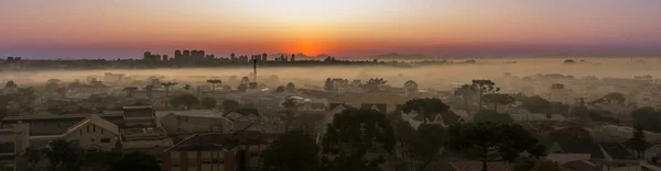 Sol Naciente Luchando Para Romper Neblina Mañana — Foto de Stock