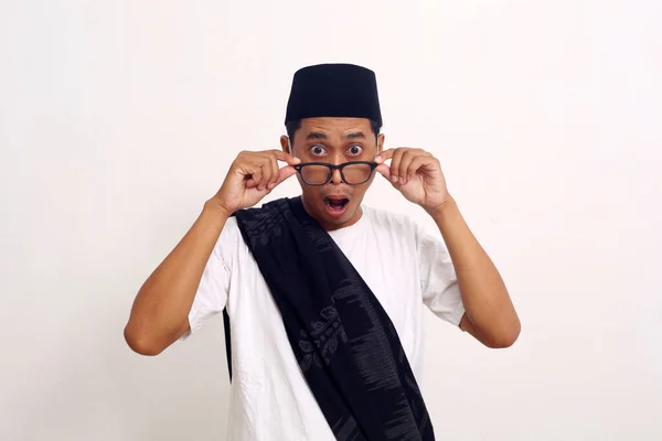 Wow Pria Asia Muda Yang Terkejut Dengan Kacamata Terbuka Yang — Stok Foto