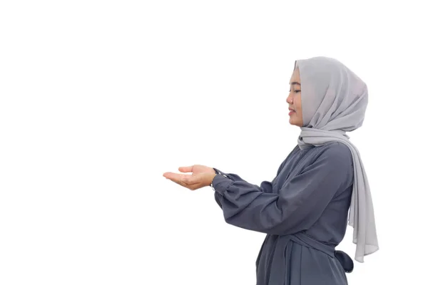 Beautiful Asian Muslim Woman Holding Showing Something Her Hand Isolated — Stock Photo, Image