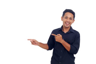 Genç adam işaret parmağı ile beyaz arkaplanı kopyala