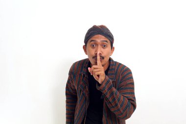 Geleneksel java kostümlü Asyalı adam 