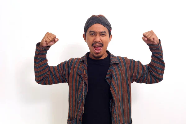 Asiatischer Mann Java Tracht Stehend Und Mit Starker Geste Isoliert — Stockfoto
