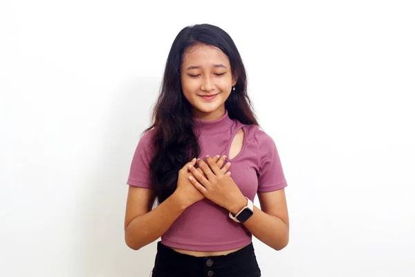Chica Asiática Con Expresión Aliviada Sonriendo Cerrando Los Ojos Aislado —  Fotos de Stock