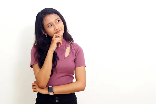 Foto Des Denkens Junge Asiatische Frau Isoliert Über Weißen Hintergrund — Stockfoto