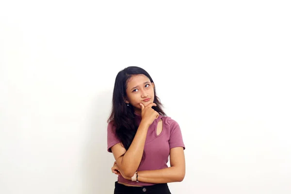 Asyalı Genç Bir Kadının Beyaz Arka Planda Izole Edilmiş Bir — Stok fotoğraf