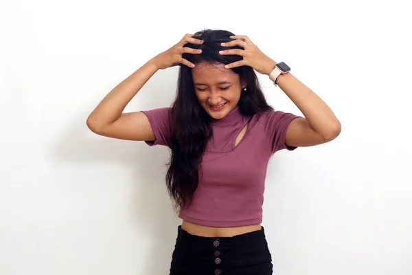 Asiatische Mädchen Mit Schwindelerregendem Kopf Isoliert Auf Weißem Hintergrund — Stockfoto