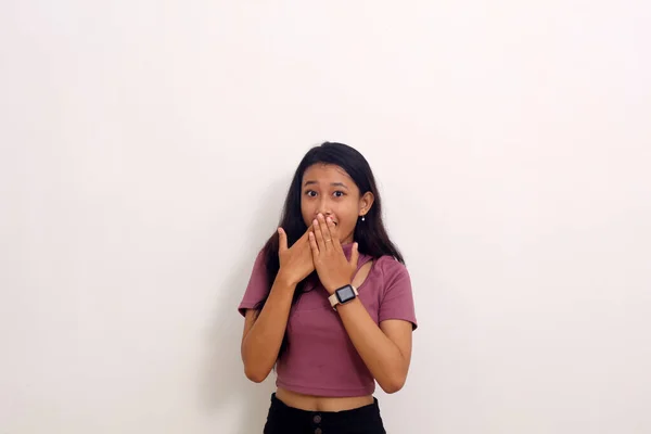 Porträt Eines Erstaunten Und Erschrockenen Asiatischen Mädchens Das Sprachlos Die — Stockfoto