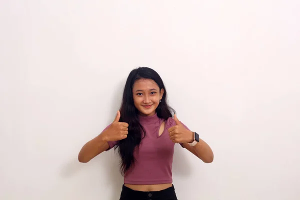 Gadis Asia Memberikan Dua Jempol Facebook Melihat Kamera Terisolasi Latar — Stok Foto