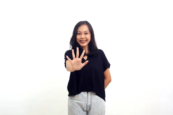 Mulher Asiática Levantando Mão Mostrando Quatro Dedos Isolado Branco — Fotografia de Stock