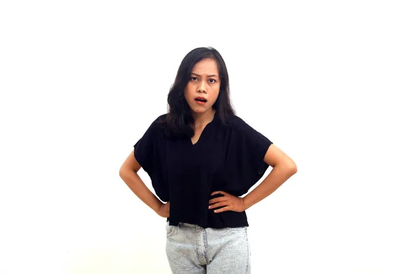 Wütend Junge Attraktive Asiatische Frau Isoliert Auf Weißem Hintergrund — Stockfoto