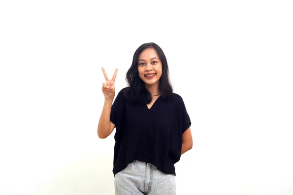 Photo Cheerful Asian Girl Happy Positive Smile Show Peace Sign — Fotografia de Stock