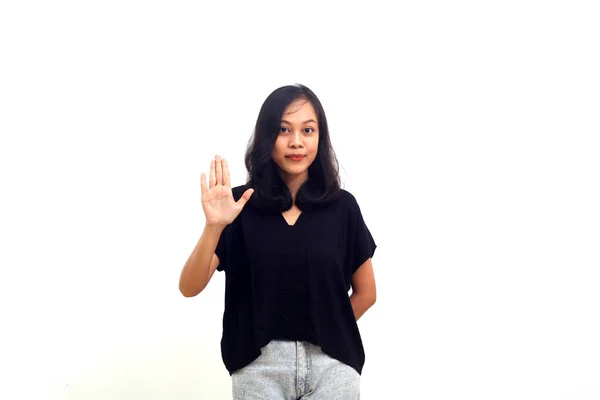 Πορτρέτο Της Νεαρής Ασιάτισσας Που Στέκεται Που Δείχνει Χειρονομία Stop — Φωτογραφία Αρχείου