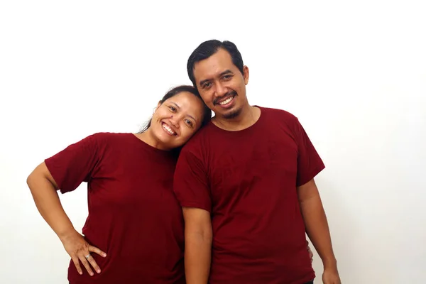 Kameraya Bakarken Ayakta Duran Mutlu Asyalı Çift Kopyalama Alanı Ile — Stok fotoğraf