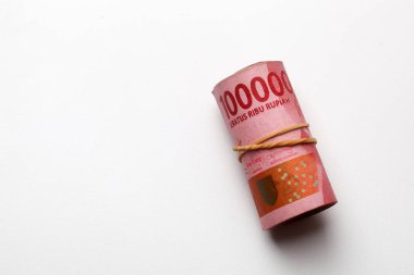 Endonezya parası. Kopyalama alanı ile beyaz arkaplanda izole