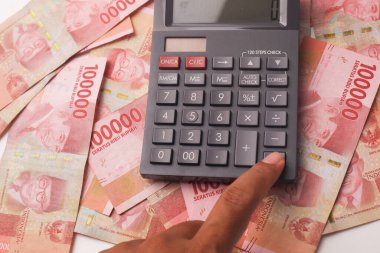 Endonezya rupia nakit para hesaplayıcı