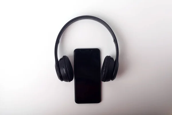 Black Headphones Smartphone Music Online Concept Mockup Isolate White — ストック写真