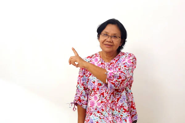 Asian Elderly Woman Standing While Pointing Empty Space Sideways Isolated — Fotografia de Stock