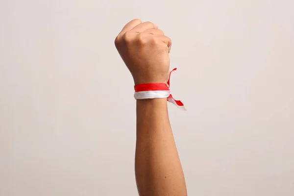 Hand Man Holding Indonesian Flag Red Whit Ribbon Wrist Isolated — Foto de Stock