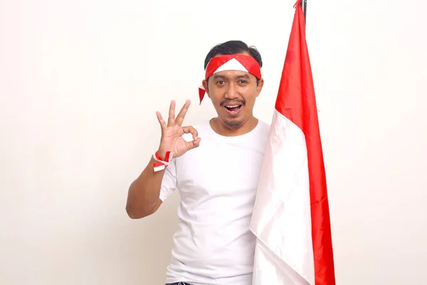 Asian Man Standing While Showing Okay Hand Holding Indonesian Flag — ストック写真