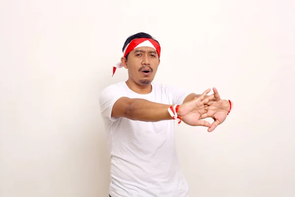 Homem Asiático Enquanto Esticando Gesto Mão Com Indonésia Conceito Dia — Fotografia de Stock