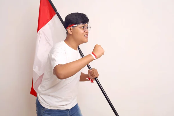Aziatische Jongen Met Indonesische Vlag Met Lopend Gebaar Onafhankelijkheidsdag Concept — Stockfoto