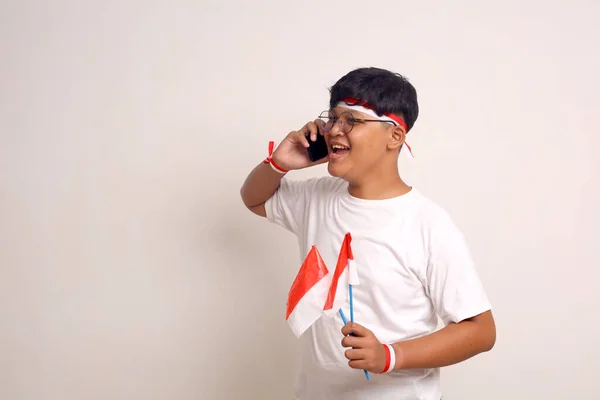 Happy Asian Boy Standing While Talking Phone Holding Indonesian Flag — Foto de Stock