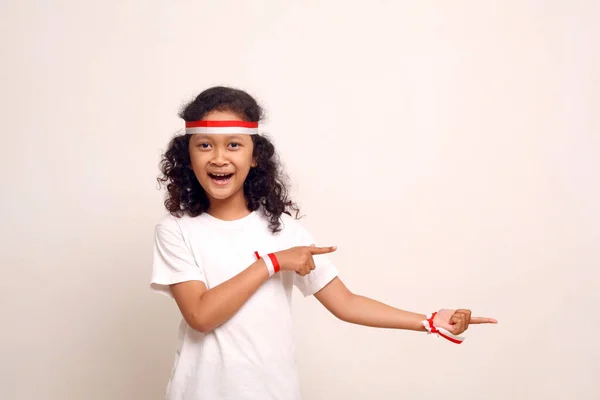 Happy Asian Girl Standing While Pointing Sideways Indonesian Independence Day — Stockfoto