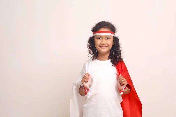 Boldog Ázsiai Lány Áll Miközben Indonéz Zászlót Tart Függetlenség Napja — Stock Fotó