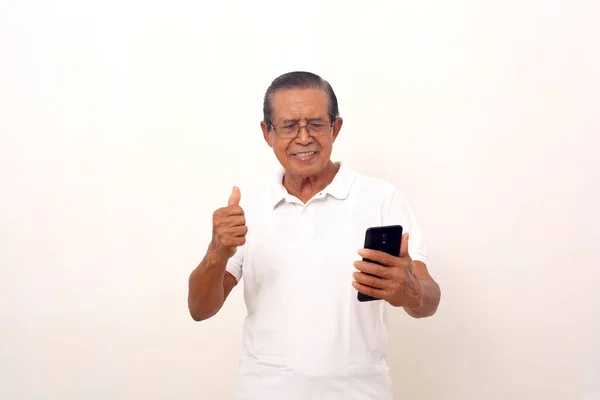 Happy Asian Old Man Standing While Holding Cell Phone Clenching — Φωτογραφία Αρχείου