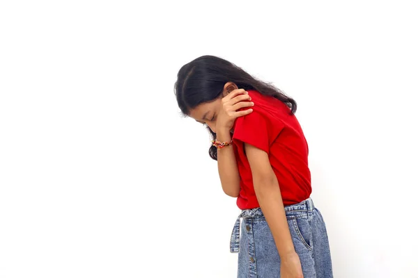 Asian Little Girl Standing Shoulder Problem Isolated White Copyspace — Fotografia de Stock