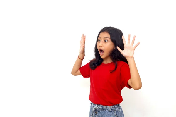 Wow Amazed Expression Asian Little Girl Standing While Looking Sideways — Stockfoto