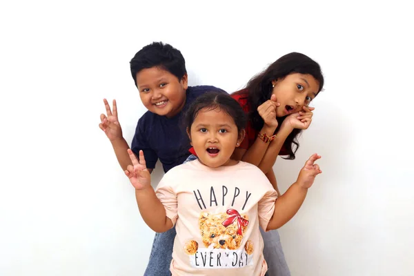 Ομάδα Χαρούμενων Παιδιών Από Την Ασία Διάφορες Εκφράσεις Απομονωμένα Λευκό — Φωτογραφία Αρχείου