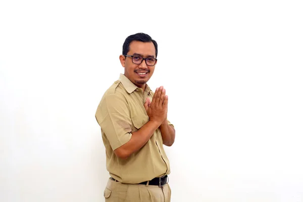 Φιλικοί Ινδονήσιοι Κυβερνητικοί Υπάλληλοι Στέκονται Φιλόξενη Χειρονομία Απομονωμένα Λευκό — Φωτογραφία Αρχείου